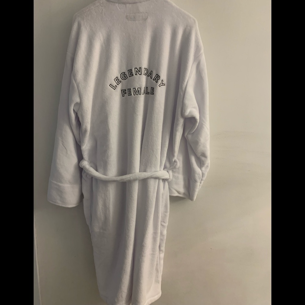 Los Angels Trading Co. plush robe NWT